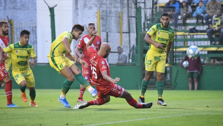 Superliga: Argentinos sumó un punto en Florencio Varela para seguir en lo más alto Superliga: Argentinos sumó un punto en Florencio Varela para seguir en lo más alto