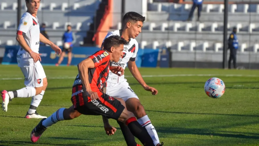 Patronato empató sin goles con Newell’s y ninguno de los dos pudo llegar a la punta Patronato empató sin goles con Newell’s y ninguno de los dos pudo llegar a la punta