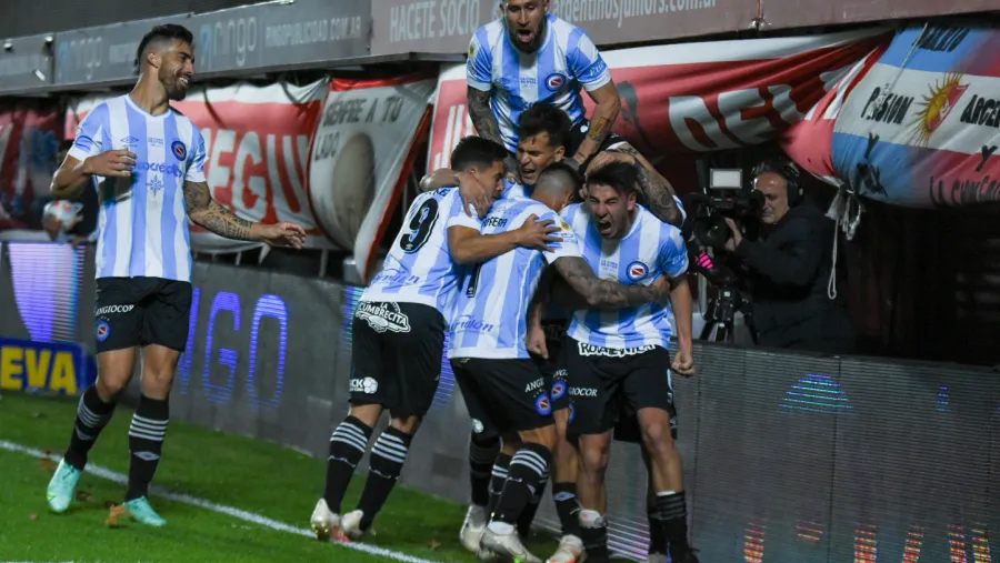 Argentinos Juniors derrotó a Newell’s y también festejó por primera vez Argentinos Juniors derrotó a Newell’s y también festejó por primera vez