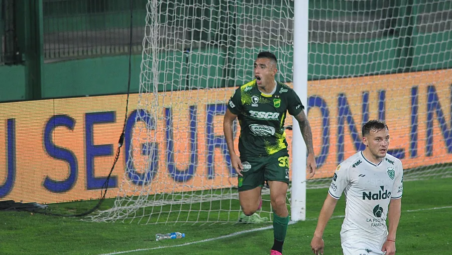 Defensa y Justicia le dio otro golpe a Sarmiento en un partido a puro gol Defensa y Justicia le dio otro golpe a Sarmiento en un partido a puro gol