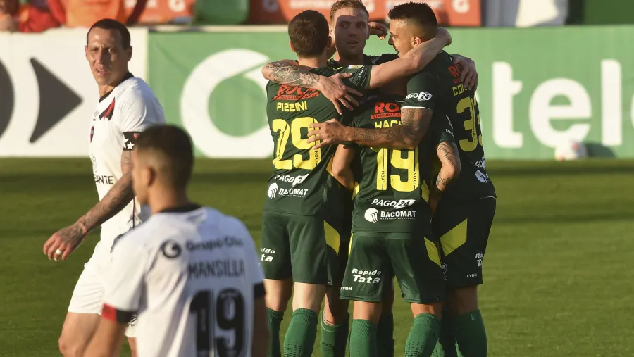 Defensa y Justicia derrotó a Newell’s y lo alcanzó en la tabla de posiciones Defensa y Justicia derrotó a Newell’s y lo alcanzó en la tabla de posiciones