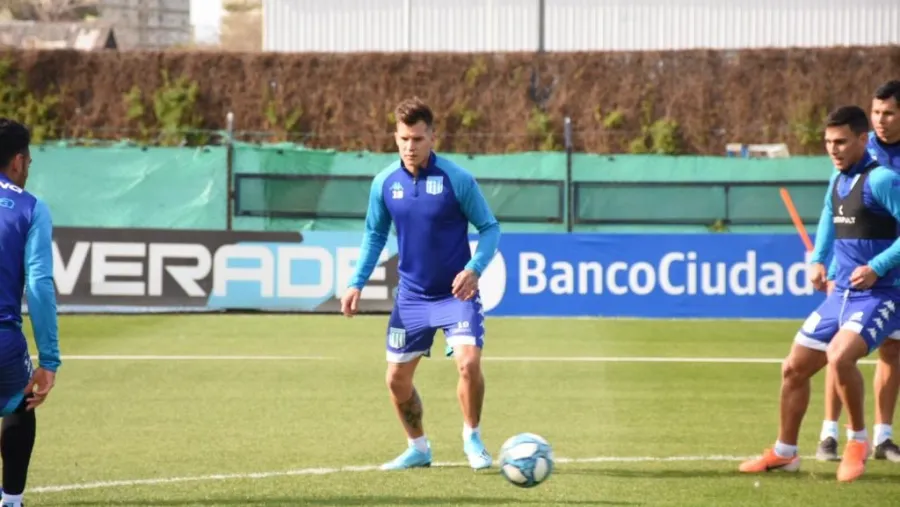 Fútbol: el entrerriano Nicolás Reniero tuvo su primera práctica con Racing Fútbol: el entrerriano Nicolás Reniero tuvo su primera práctica con Racing
