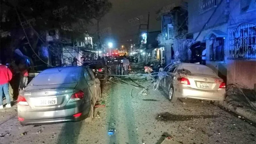 Unas cinco personas fueron muertas y 16 heridas. Además, resultaron afectadas viviendas y autos. Unas cinco personas fueron muertas y 16 heridas. Además, resultaron afectadas viviendas y autos.