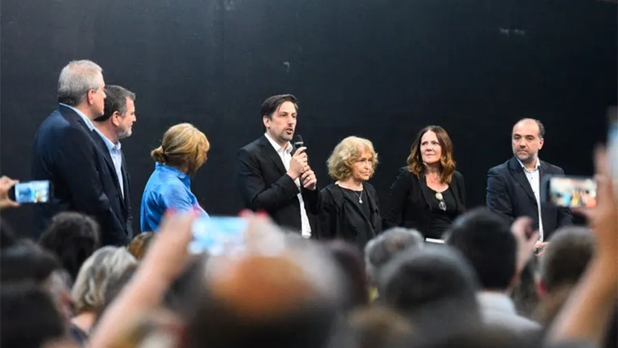Nicolás Trotta, nuevo ministro de Educación nacional, junto a su equipo de trabajo. Nicolás Trotta, nuevo ministro de Educación nacional, junto a su equipo de trabajo.