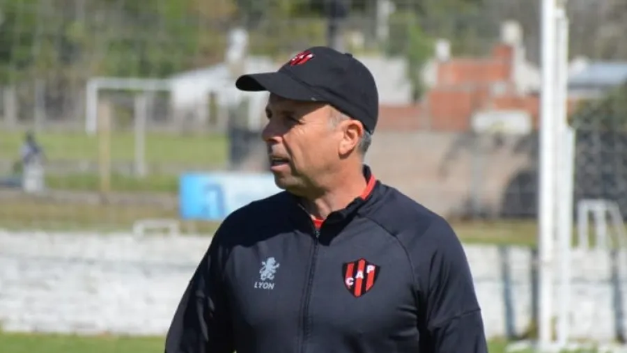 Gustavo Álvarez El DT Gustavo Álvarez confirmó que Junior Arias se sumará a Patronato