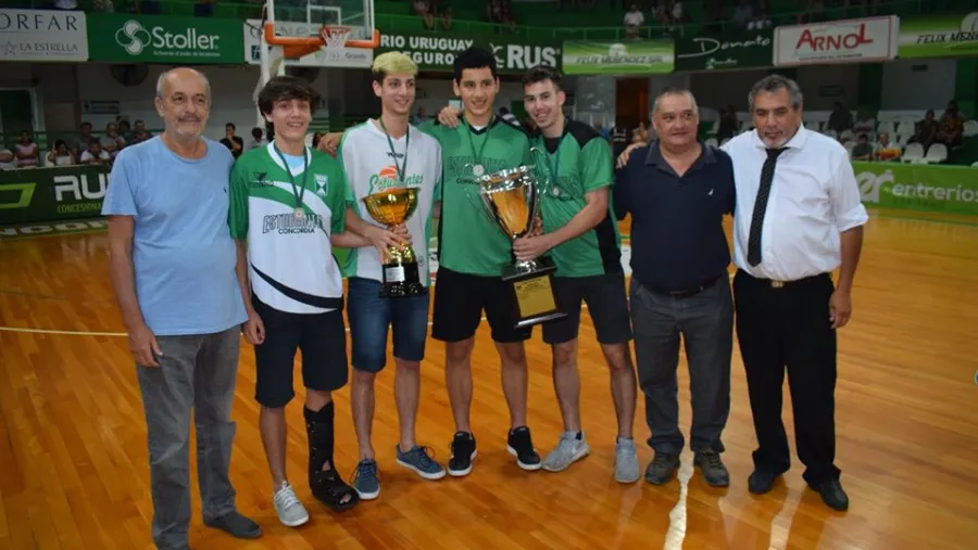 Copa Challenger Estudiantes de Concordia recibió la Copa Entre Ríos Challenger