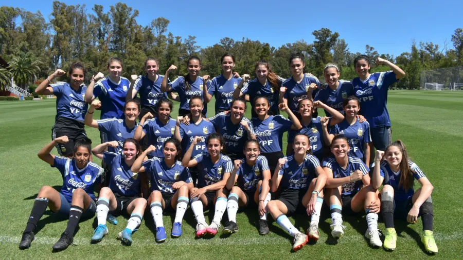 Plantel Argentina Sub 17 Fùtbol: la crespense Agostina Holzheier inició otra semana con la preselección argentina