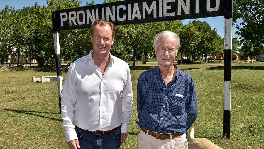 El gobernador junto a su padre, quien había nacido en Pronunciamiento hace 84 años. El gobernador junto a su padre, quien había nacido en Pronunciamiento hace 84 años.