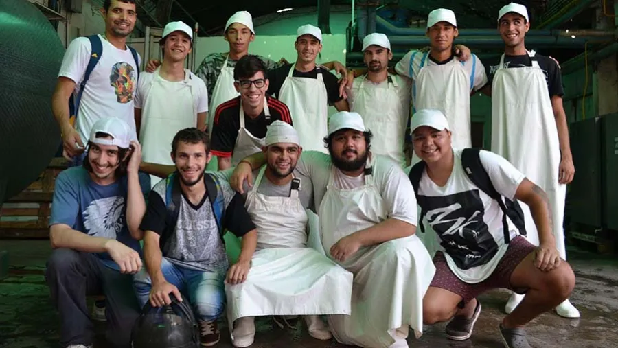 Son 105 los jóvenes que vieron frustrados en Gualeguaychú sus entrenamientos laborales al caerse 35 proyectos por recortes presupuestarios del gobierno nacional. Son 105 los jóvenes que vieron frustrados en Gualeguaychú sus entrenamientos laborales al caerse 35 proyectos por recortes presupuestarios del gobierno nacional.