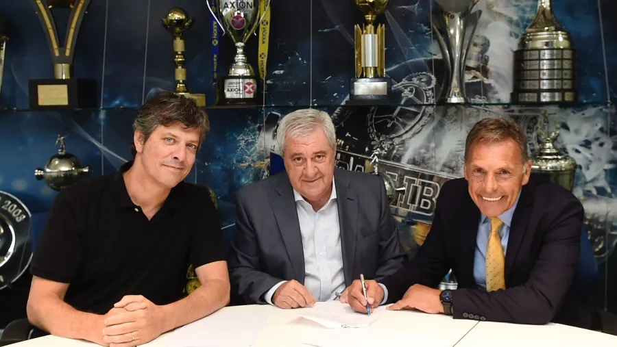 Miguel Ángel Russo Miguel Russo fue presentado en Boca: “Ojalá me toque ganar la Copa Libertadores”