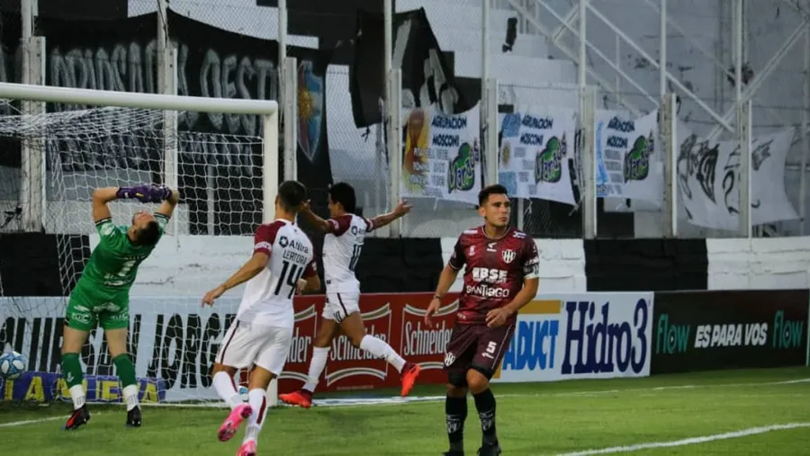 Central Còrdoba-Colòn Con un triunfo en Santiago del Estero, Colón se aseguró el primer puesto de su grupo