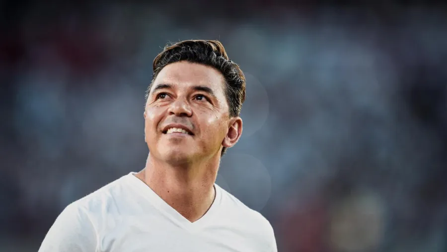 Marcelo Gallardo Marcelo Gallardo abandonó la práctica de River y fue internado por cálculos renales