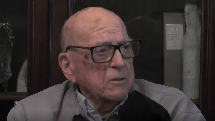 Saturnino Erro tiene 101 años y sus convicciones peronistas siguen firmes. Saturnino Erro tiene 101 años y sus convicciones peronistas siguen firmes.
