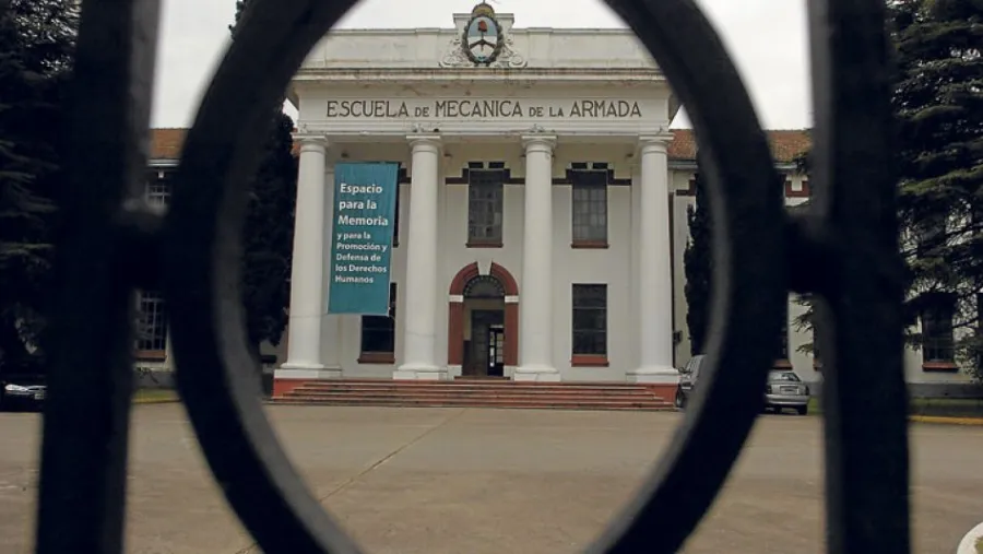 Histórica condena a dos represores por los delitos sexuales en la ESMA Histórica condena a dos represores por los delitos sexuales en la ESMA