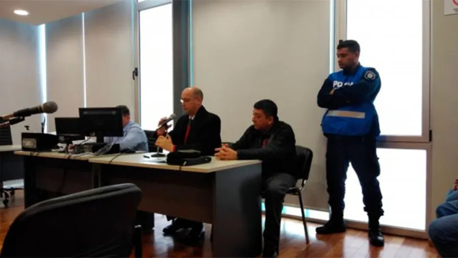 Marcelo Martínez Alarcón cumplirá los tres años de la pena por estafas en Santiago de Chile. Su cómplice está prófugo y pidieron a Perú su extradición. Marcelo Martínez Alarcón cumplirá los tres años de la pena por estafas en Santiago de Chile. Su cómplice está prófugo y pidieron a Perú su extradición.