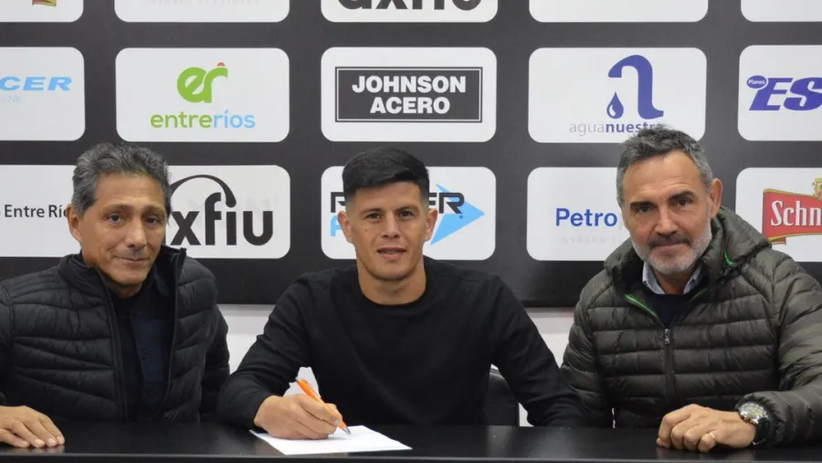 El delantero Marcelo Estigarribia firmó su contrato como refuerzo de Patronato El delantero Marcelo Estigarribia firmó su contrato como refuerzo de Patronato