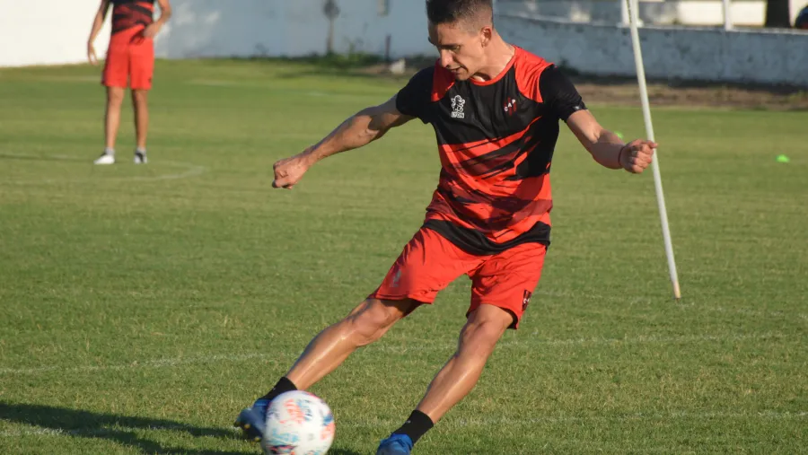 Iván Delfino apostará por un póker de cambios para visitar Florencio Varela Iván Delfino apostará por un póker de cambios para visitar Florencio Varela
