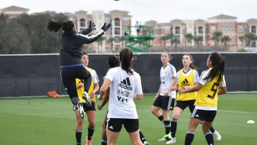 Fútbol: con presencia entrerriana, la selección argentina femenina practicó en Orlando Fútbol: con presencia entrerriana, la selección argentina femenina practicó en Orlando