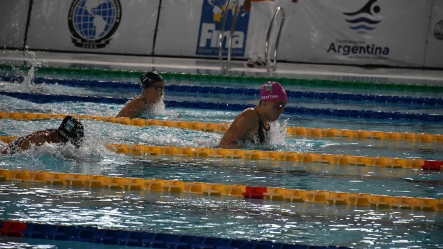 Julia Sebastián y Virginia Bardach sumaron dos oros en el Sudamericano de Natación Julia Sebastián y Virginia Bardach sumaron dos oros en el Sudamericano de Natación