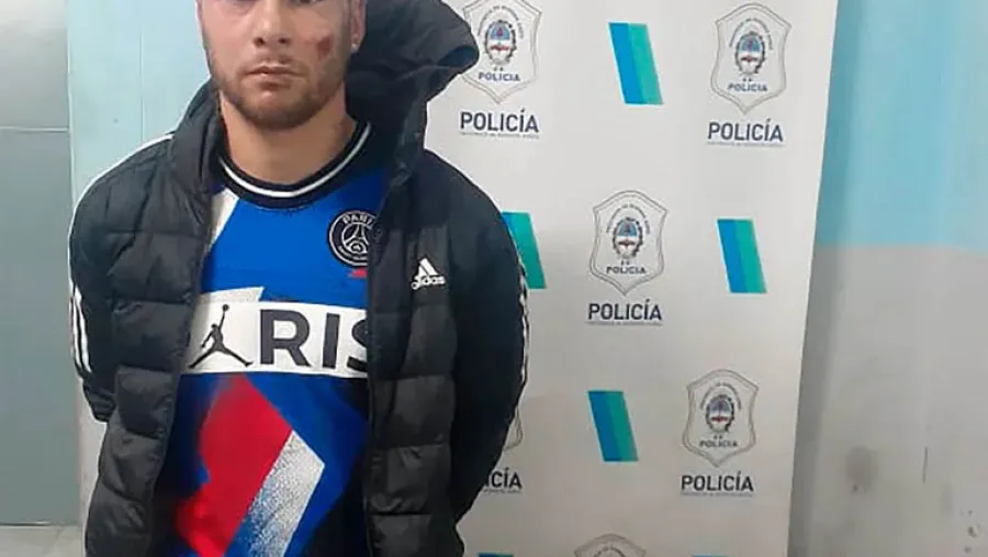 Detuvieron al ex volante de River, Ezequiel Cirigliano, por entrar a los tiros a una casa Detuvieron al ex volante de River, Ezequiel Cirigliano, por entrar a los tiros a una casa