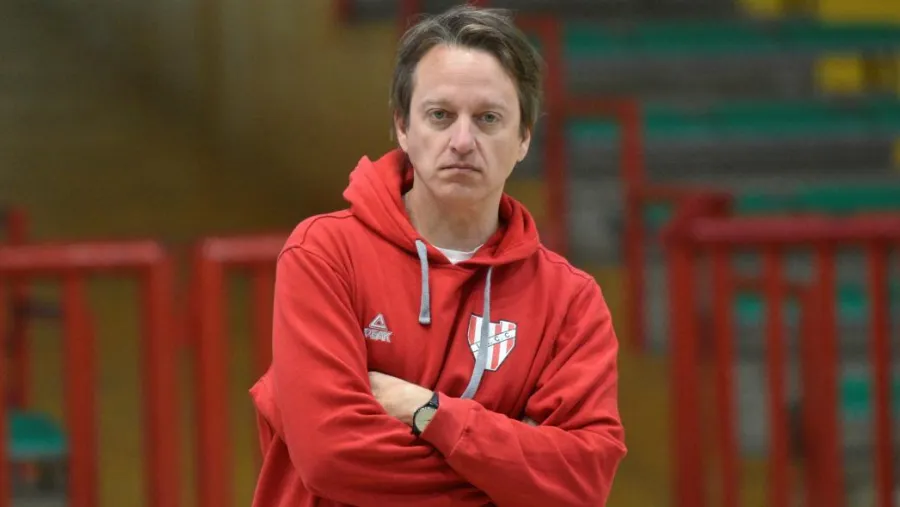 Instituto de Córdoba oficializó la salida del paranaense Facundo Müller