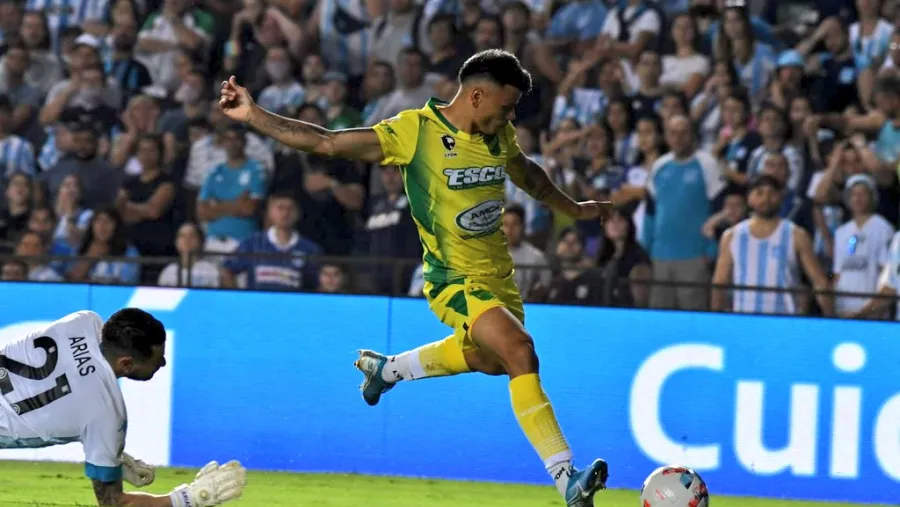 El “Halcón” voló más alto que Racing y le ganó con gol entrerriano en Avellaneda El “Halcón” voló más alto que Racing y le ganó con gol entrerriano en Avellaneda