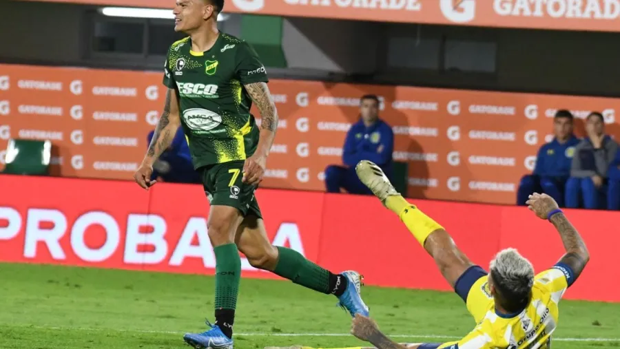 Defensa y Justicia goleó a Rosario Central con el aporte del entrerriano Walter Bou Defensa y Justicia goleó a Rosario Central con el aporte del entrerriano Walter Bou