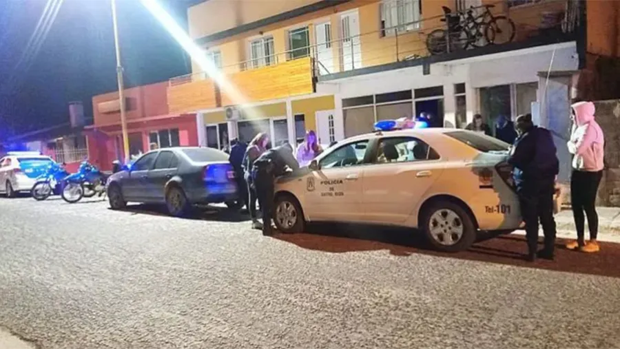 En Federación la Policía desmanteló dos fiestas clandestinas y 130 personas fueron notificadas de la posible infracción al ASPO. En Federación la Policía desmanteló dos fiestas clandestinas y 130 personas fueron notificadas de la posible infracción al ASPO.