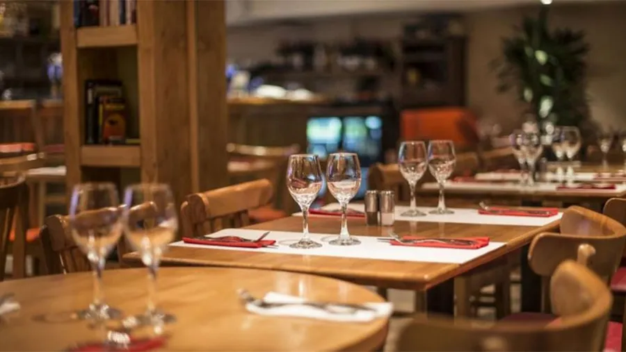 Los restaurantes y hoteles son algunos de los sectores más afectados por la crisis generada por la pandemia del coronavirus. Los restaurantes y hoteles son algunos de los sectores más afectados por la crisis generada por la pandemia del coronavirus.