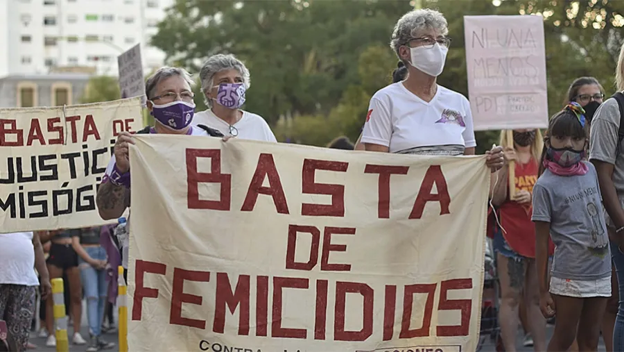Las víctimas colaterales de estos crímenes en el primer trimestre de 2021 fueron 84 hijas/hijos, de las cuales 54 son menores de edad. Las víctimas colaterales de estos crímenes en el primer trimestre de 2021 fueron 84 hijas/hijos, de las cuales 54 son menores de edad.