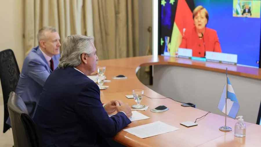 Alberto Fernández habló con Ángela Merkel sobre la negociación con el FMI Alberto Fernández habló con Ángela Merkel sobre la negociación con el FMI