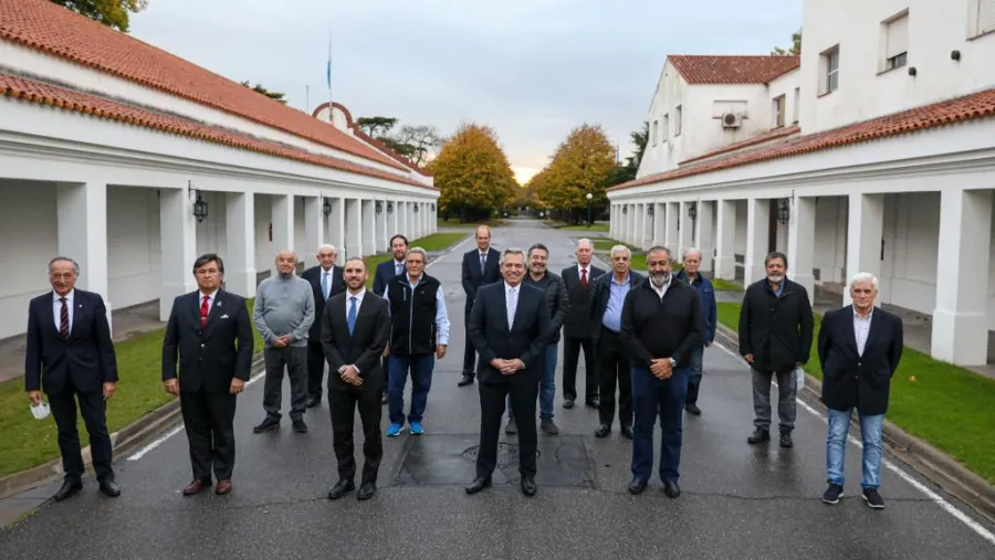 Fernández con gremialistas y empresarios Fernández con gremialistas y empresarios