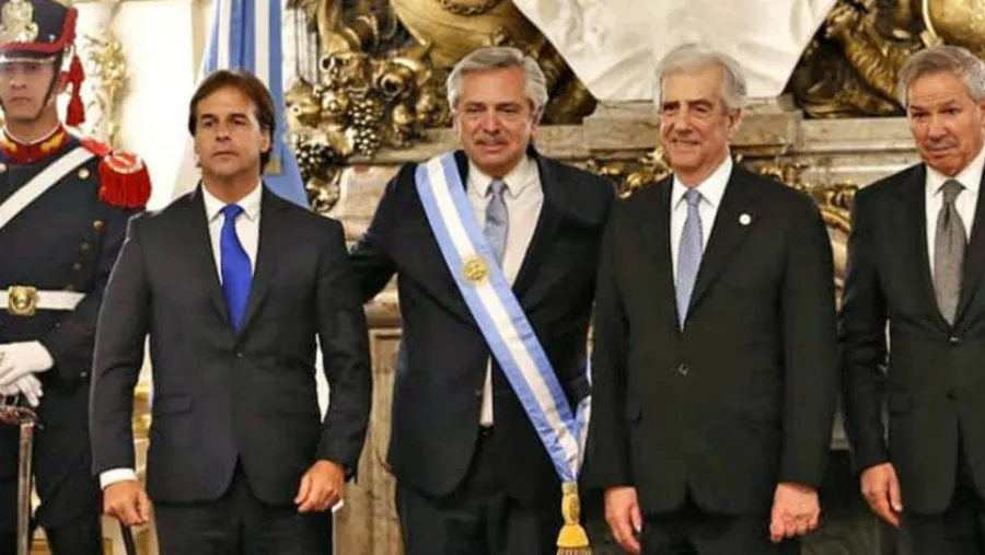 Fernández con Lacalle Pou y Tabaré Vázquez Fernández con Lacalle Pou y Tabaré Vázquez