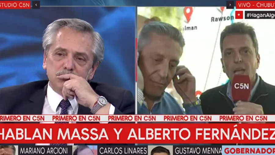 Alberto Fernández en comunicación con Massa durante el domingo electoral Alberto Fernández en comunicación con Massa durante el domingo electoral