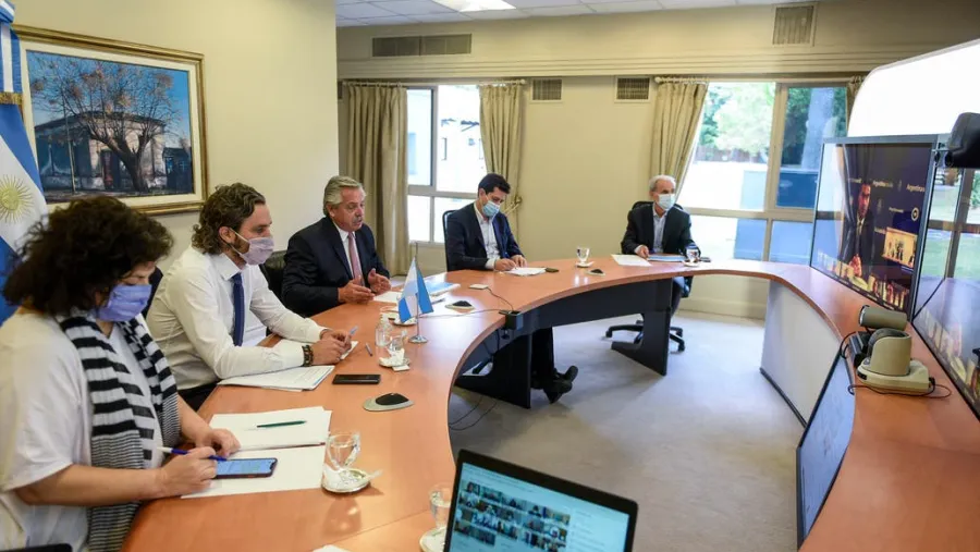 Fernández les propuso a los gobernadores un cierre de actividades de 23 a 6 en el país Fernández les propuso a los gobernadores un cierre de actividades de 23 a 6 en el país