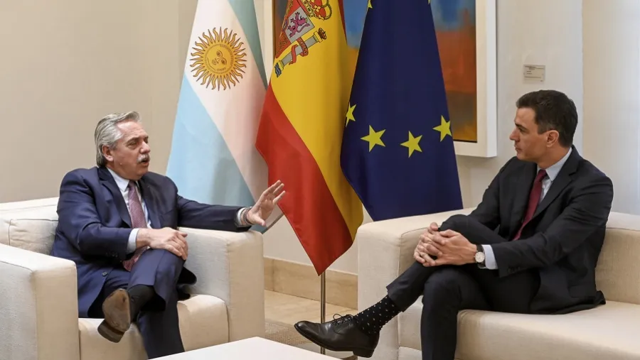 En su reunión con Sánchez, Fernández dijo que Argentina puede proveer alimentos y energía a España. En su reunión con Sánchez, Fernández dijo que Argentina puede proveer alimentos y energía a España.