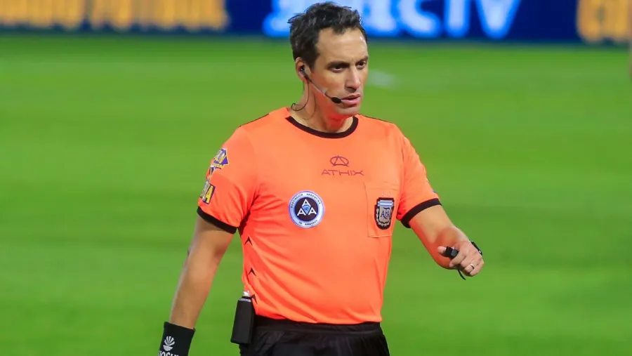 Fernando Rapallini, el árbitro que será mundialista y el domingo dirigirá en el Grella Fernando Rapallini, el árbitro que será mundialista y el domingo dirigirá en el Grella