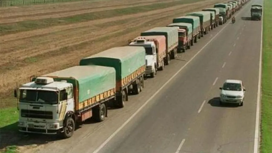 La FETAC convocó a un paro por tiempo indeterminado para el lunes 22 que afectará al transporte de cereales y oleaginosas. La FETAC convocó a un paro por tiempo indeterminado para el lunes 22 que afectará al transporte de cereales y oleaginosas.