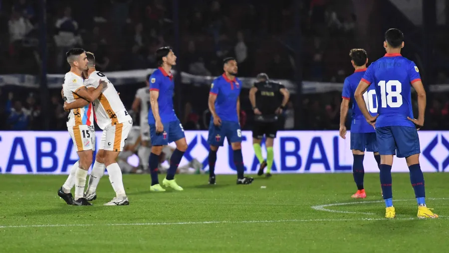 Con una goleada, Arsenal privó a Tigre de jugar la próxima Copa Libertadores Con una goleada, Arsenal privó a Tigre de jugar la próxima Copa Libertadores