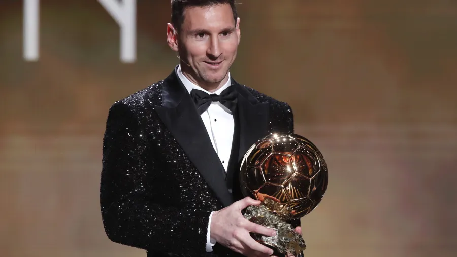 Lionel Messi coronó un año muy especial al ganar su séptimo Balón de Oro Lionel Messi coronó un año muy especial al ganar su séptimo Balón de Oro