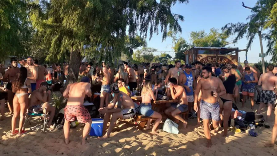La Municipalidad de Victoria aclaró que es ilegal la convocatoria del parador Caramelo y advirtió que serán denunciados ante la Justicia Federal. “Se nos hace difícil realizar controles cuando hay 1.200 personas juntas”, señalaron. La Municipalidad de Victoria aclaró que es ilegal la convocatoria del parador Caramelo y advirtió que serán denunciados ante la Justicia Federal. “Se nos hace difícil realizar controles cuando hay 1.200 personas juntas”, señalaron.