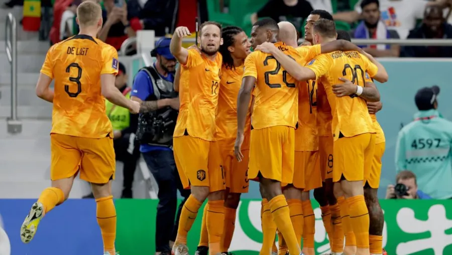 Países Bajos venció a Senegal sobre el final e igualó la línea de Ecuador en el Grupo A Países Bajos venció a Senegal sobre el final e igualó la línea de Ecuador en el Grupo A