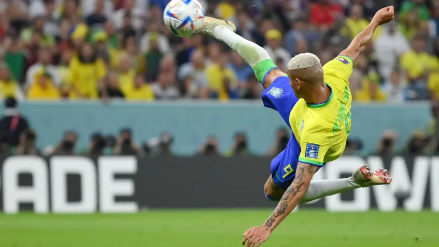 Dos goles de Richarlison le dieron a Brasil una sólida victoria en su estreno ante Serbia Dos goles de Richarlison le dieron a Brasil una sólida victoria en su estreno ante Serbia