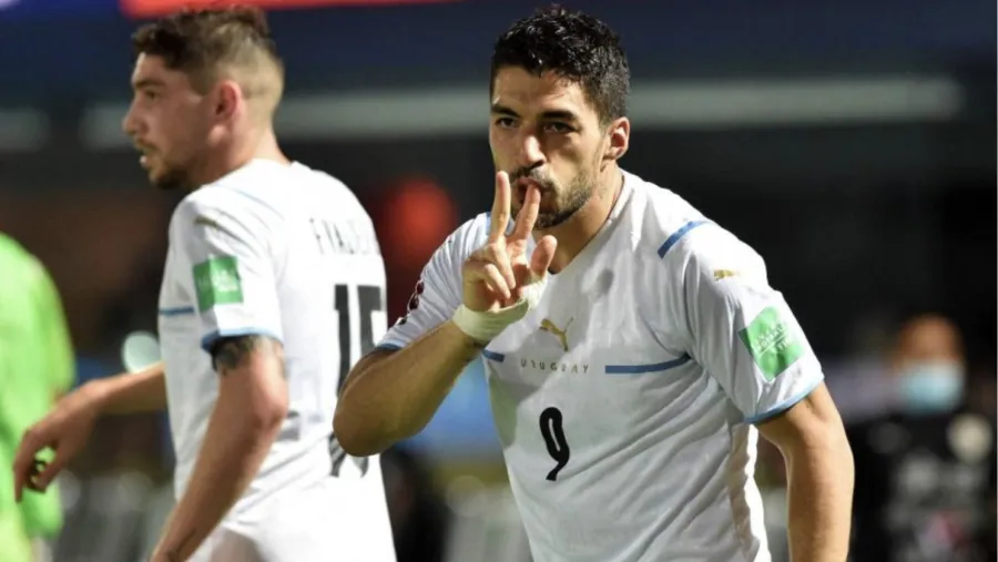 Uruguay venció a Paraguay a domicilio y acrecentó su ilusión de ir al Mundial Uruguay venció a Paraguay a domicilio y acrecentó su ilusión de ir al Mundial