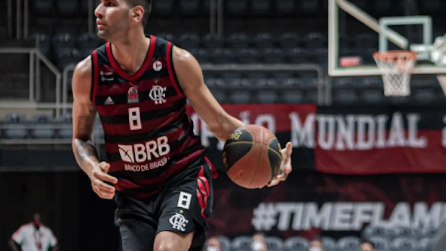 Luciano González Básquet: el “Chuzito” González se consagró campeón del Súper 8 con Flamengo de Brasil