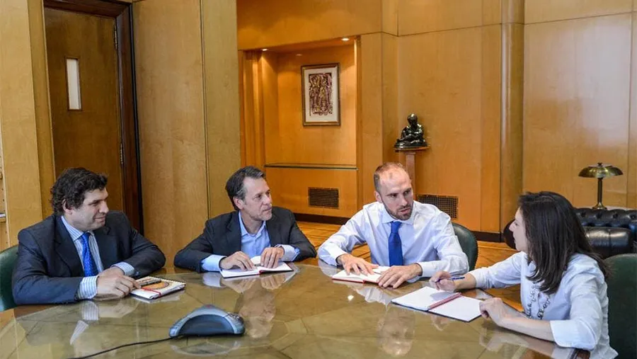 El ministro de Economía, Martín Guzmán, con los delegados del Fondo Monetario Internacional (FMI) en el Palacio de Hacienda. El ministro de Economía, Martín Guzmán, con los delegados del Fondo Monetario Internacional (FMI) en el Palacio de Hacienda.