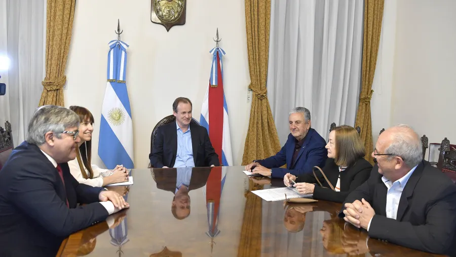 Bordet se reunió con directivos de Acler Bordet se reunió con directivos de Acler