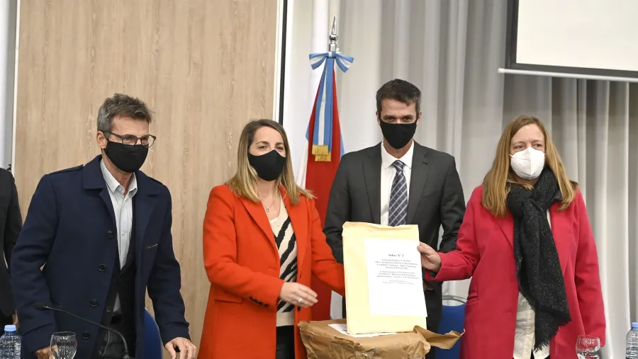 Abrieron los sobres para mejoras en el colector y escuelas de Gualeguay Abrieron los sobres para mejoras en el colector y escuelas de Gualeguay