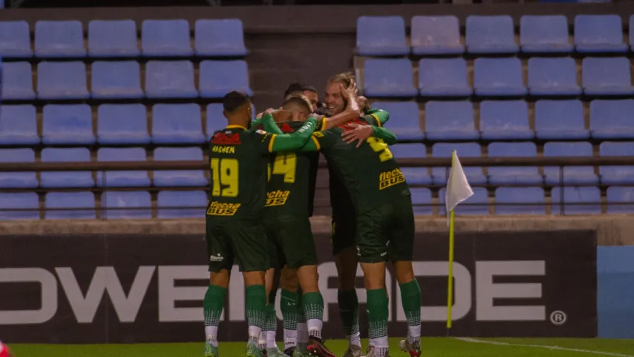 Copa Argentina: el entrerriano Unsain atajó un penal en la goleada de Defensa y Justicia Copa Argentina: el entrerriano Unsain atajó un penal en la goleada de Defensa y Justicia