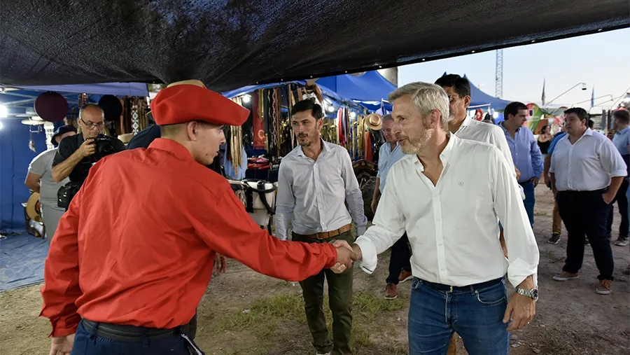 El gobernador participó de la inauguración del Festival de Jineteada y Folklore de Diamante. El gobernador participó de la inauguración del Festival de Jineteada y Folklore de Diamante.